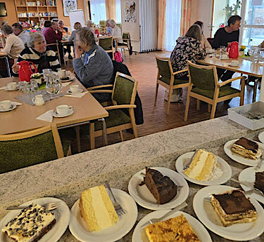 Kuchenbuffet im Sonntagscafé Kuchenbuffet im Sonntagscafé